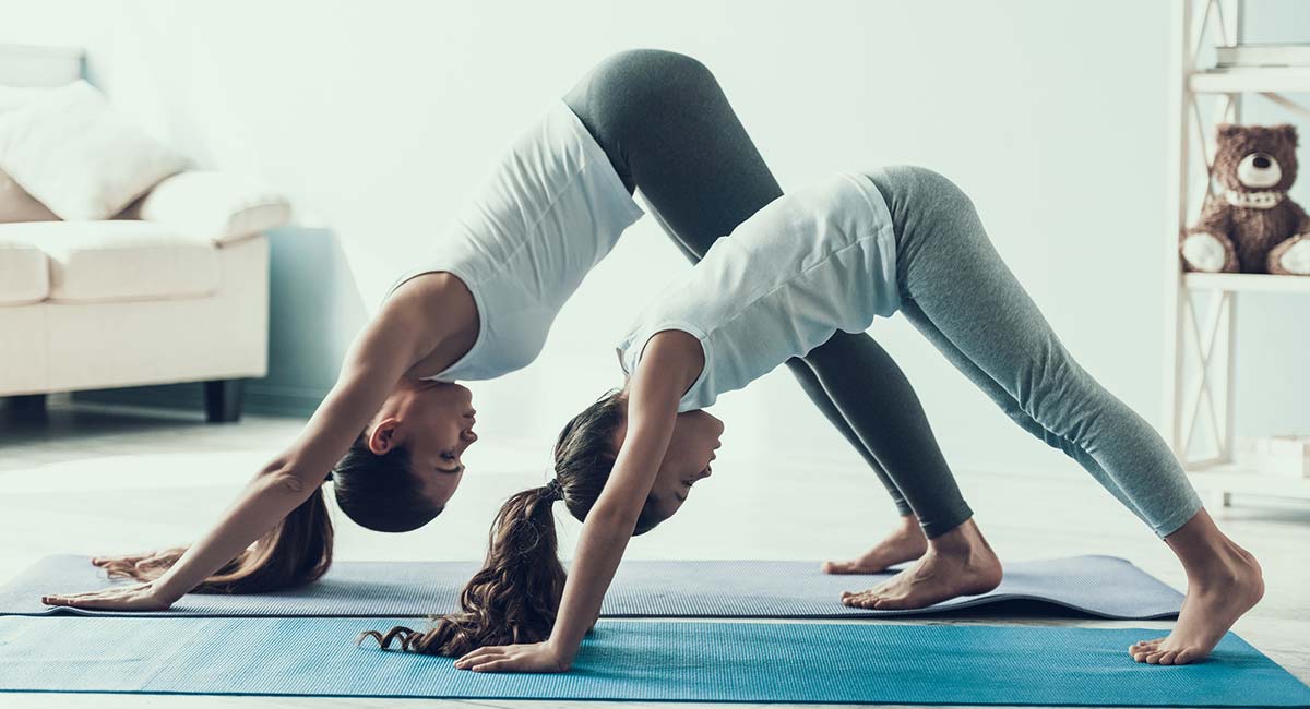 frau tochter yoga